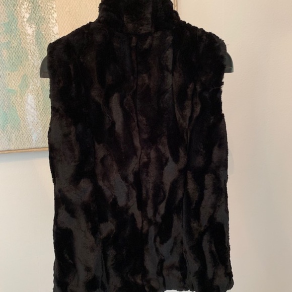 Faux fur black vest. L. - Picture 11 of 13